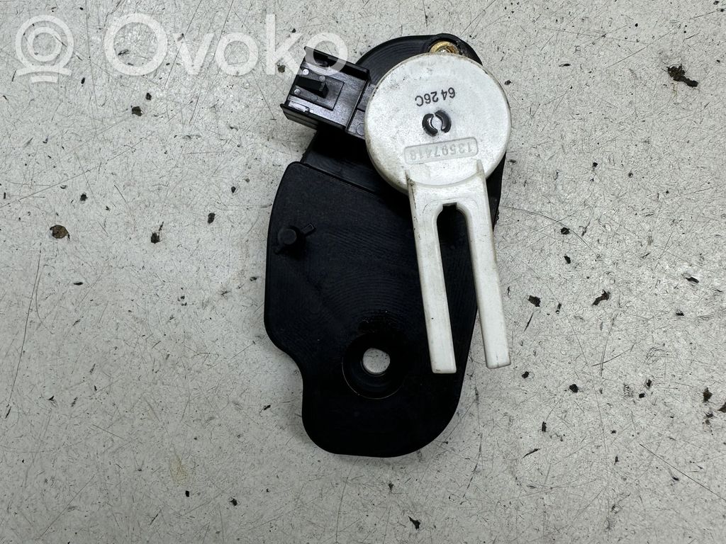 Opel Meriva B Clutch pedal sensor 