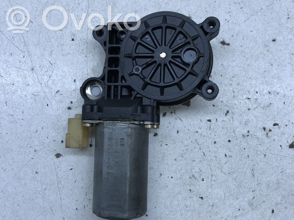 BMW 3 E46 Front door window regulator motor 