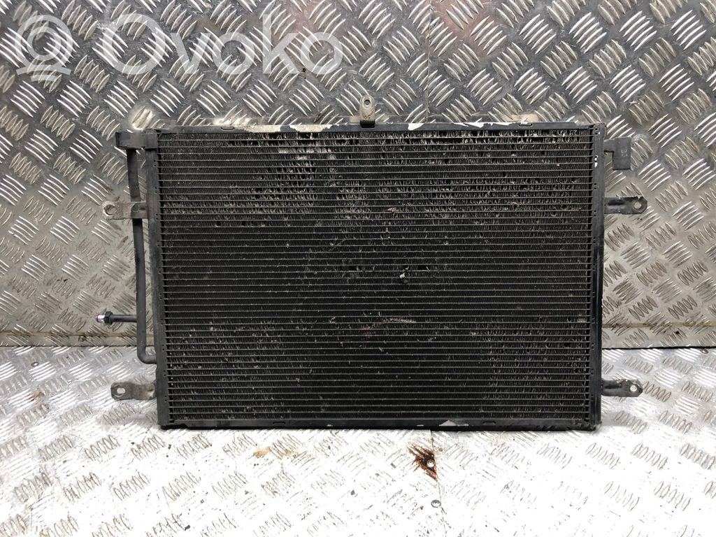 Audi A4 S4 B7 8E 8H Skraplacz / Chłodnica klimatyzacji 
