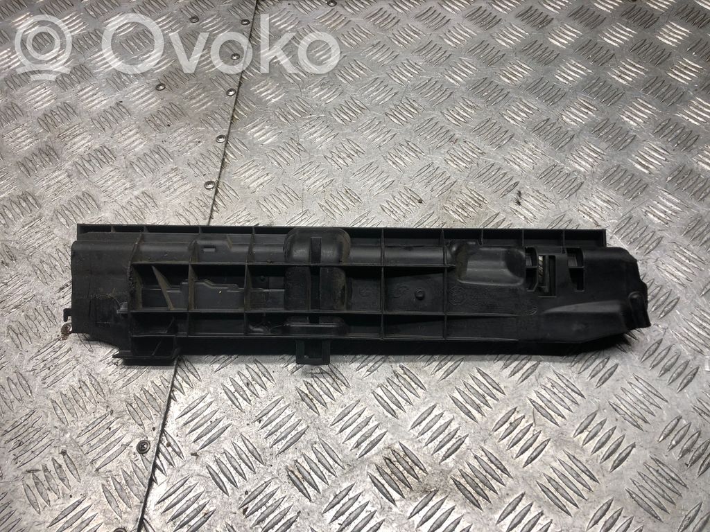 BMW 1 E81 E87 Radiator mount bracket 