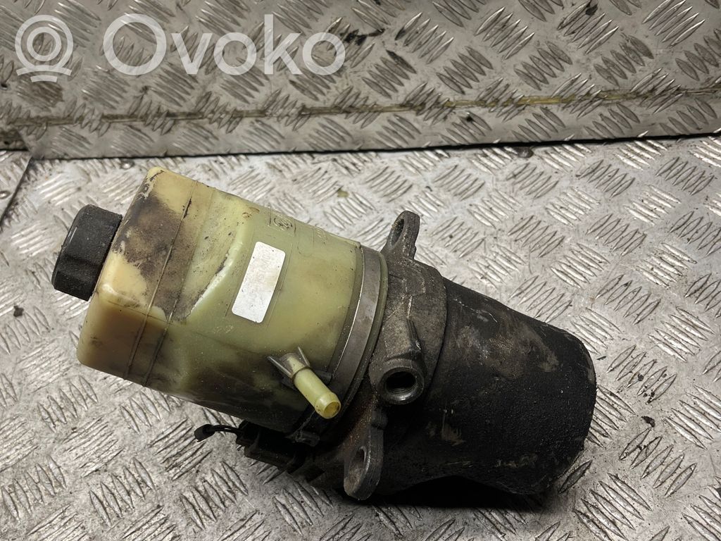 Ford C-MAX I Ohjaustehostimen pumppu 