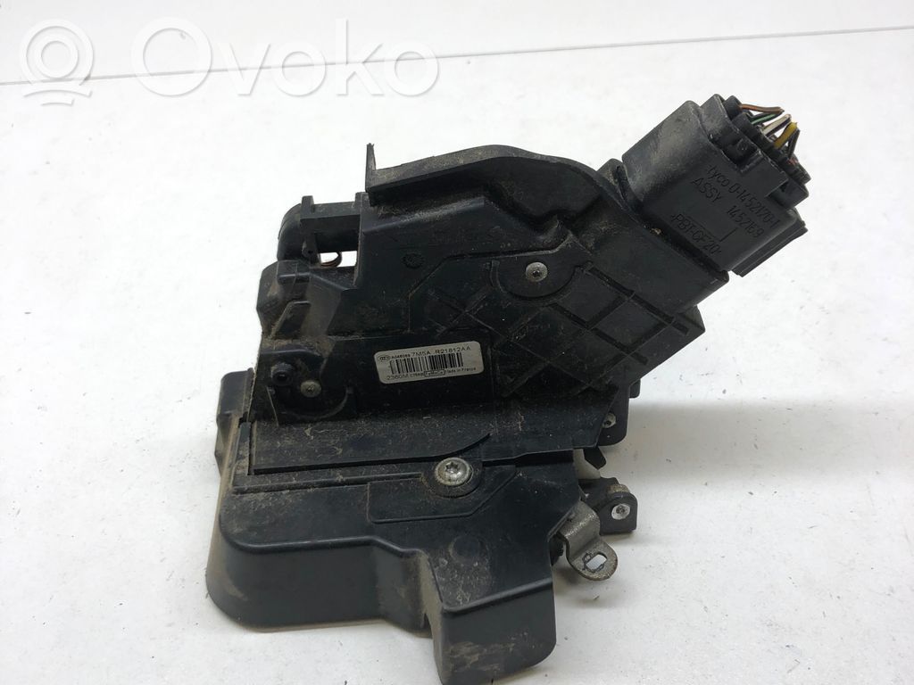Ford Focus Priekšpusē slēdzene 