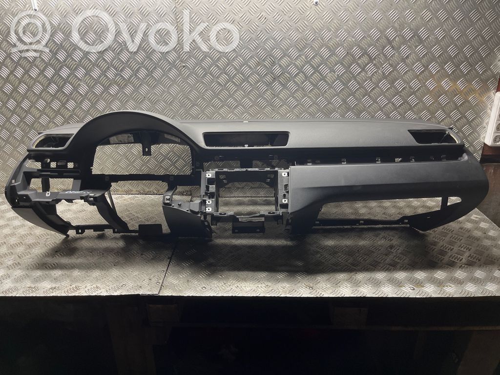 Volkswagen PASSAT CC Deska rozdzielcza 