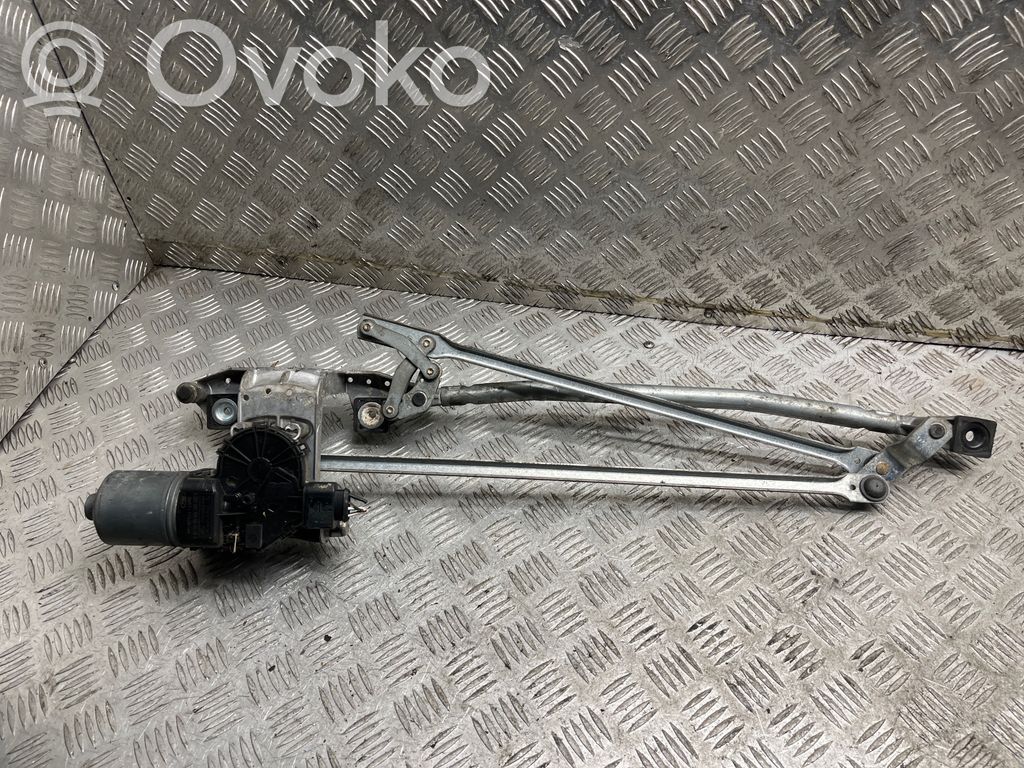Ford Focus Etupyyhkimen vivusto ja moottori 