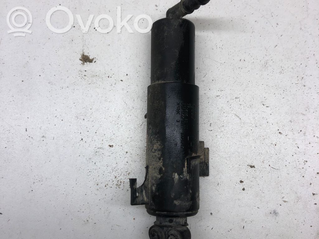 Audi A4 S4 B8 8K Dysza spryskiwacza lampy przedniej 