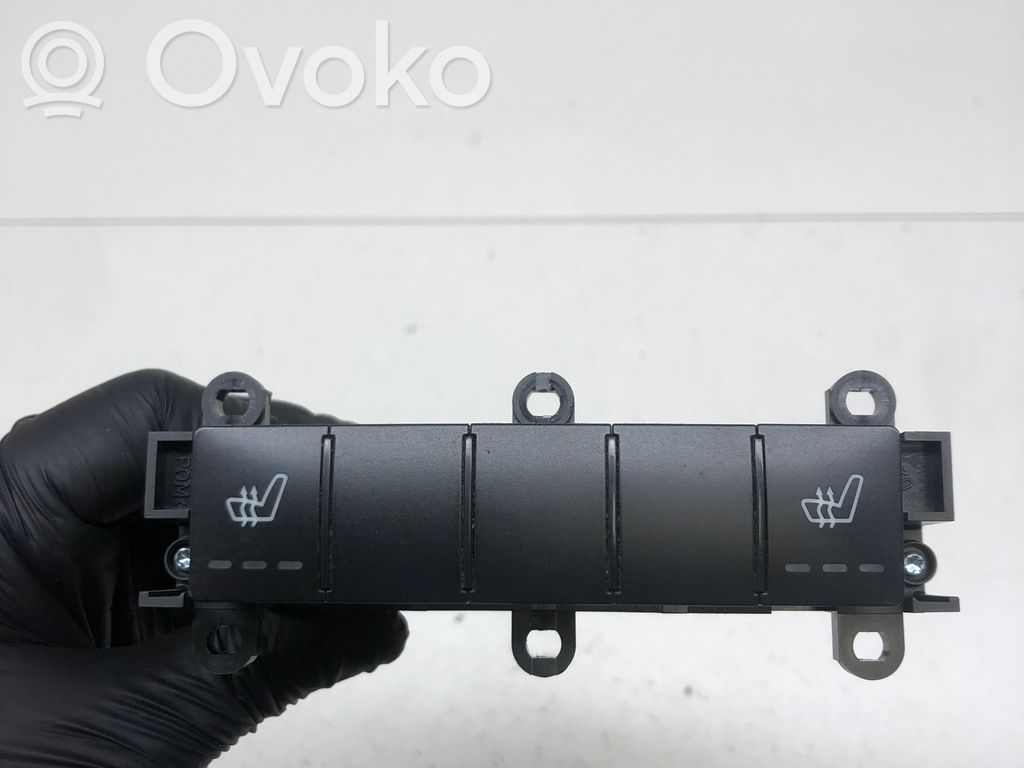 Mercedes-Benz A W169 Interruptor de calefacción del asiento 