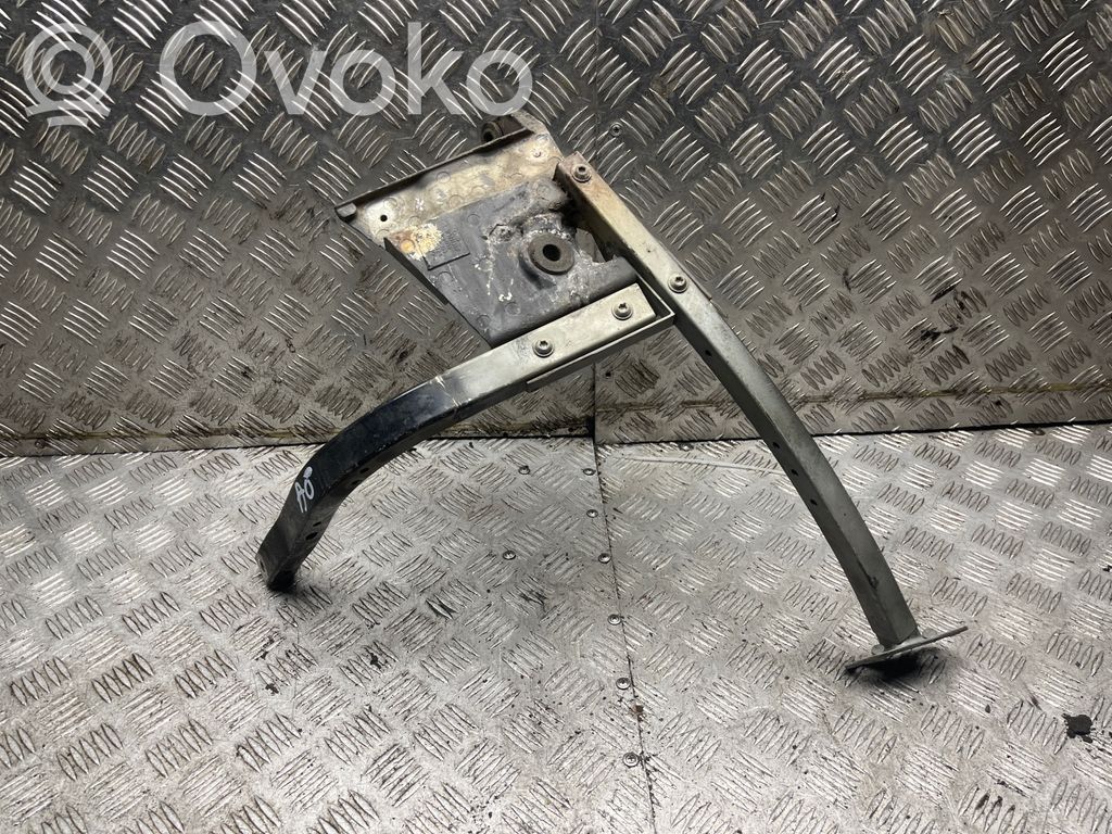 Audi A8 S8 D3 4E Etupuskurin kannake 