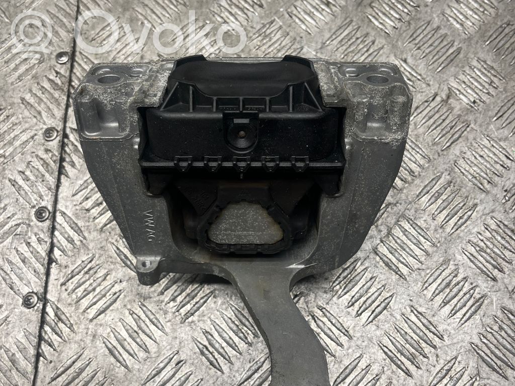 Volkswagen Golf VII Engine mount bracket 