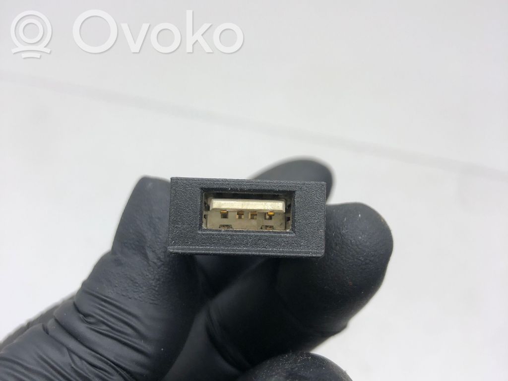 Opel Astra J USB socket connector 