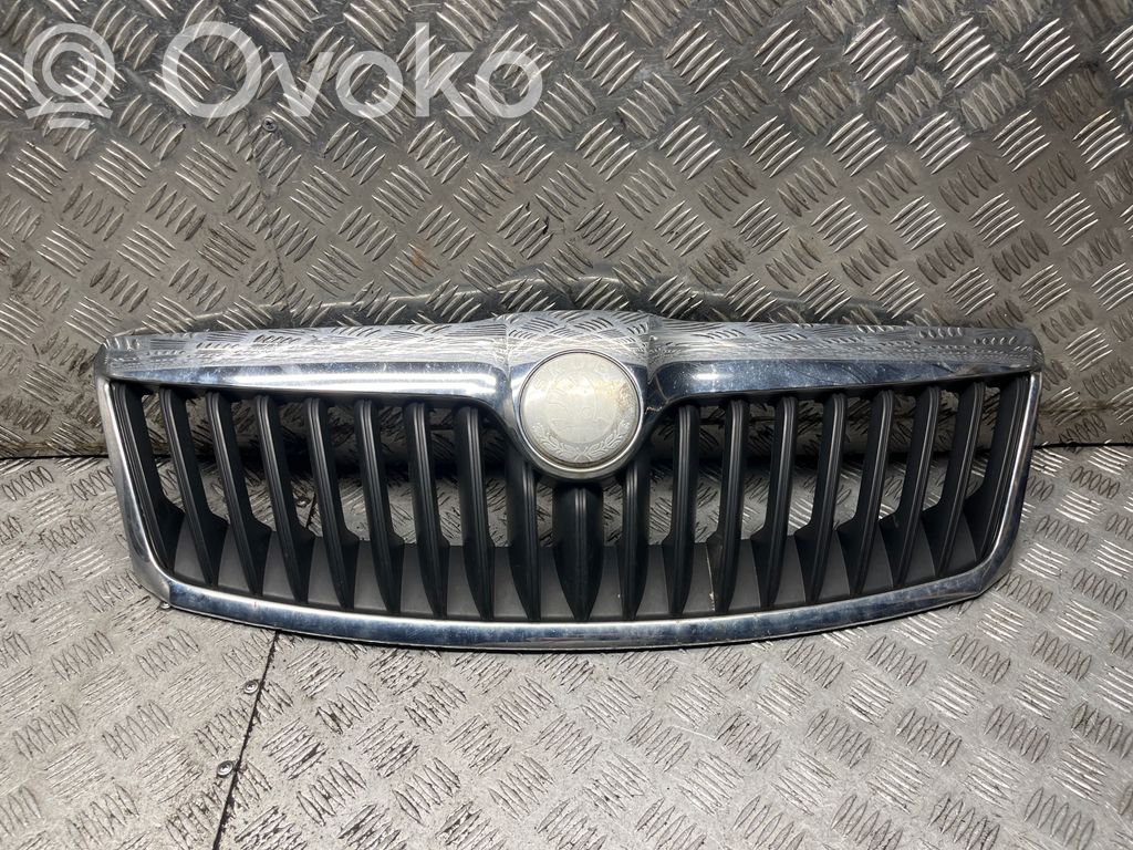 Skoda Octavia Mk2 (1Z) Maskownica / Grill / Atrapa górna chłodnicy 