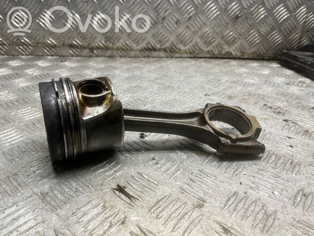 Volkswagen Golf VI Tłok z korbowodem 