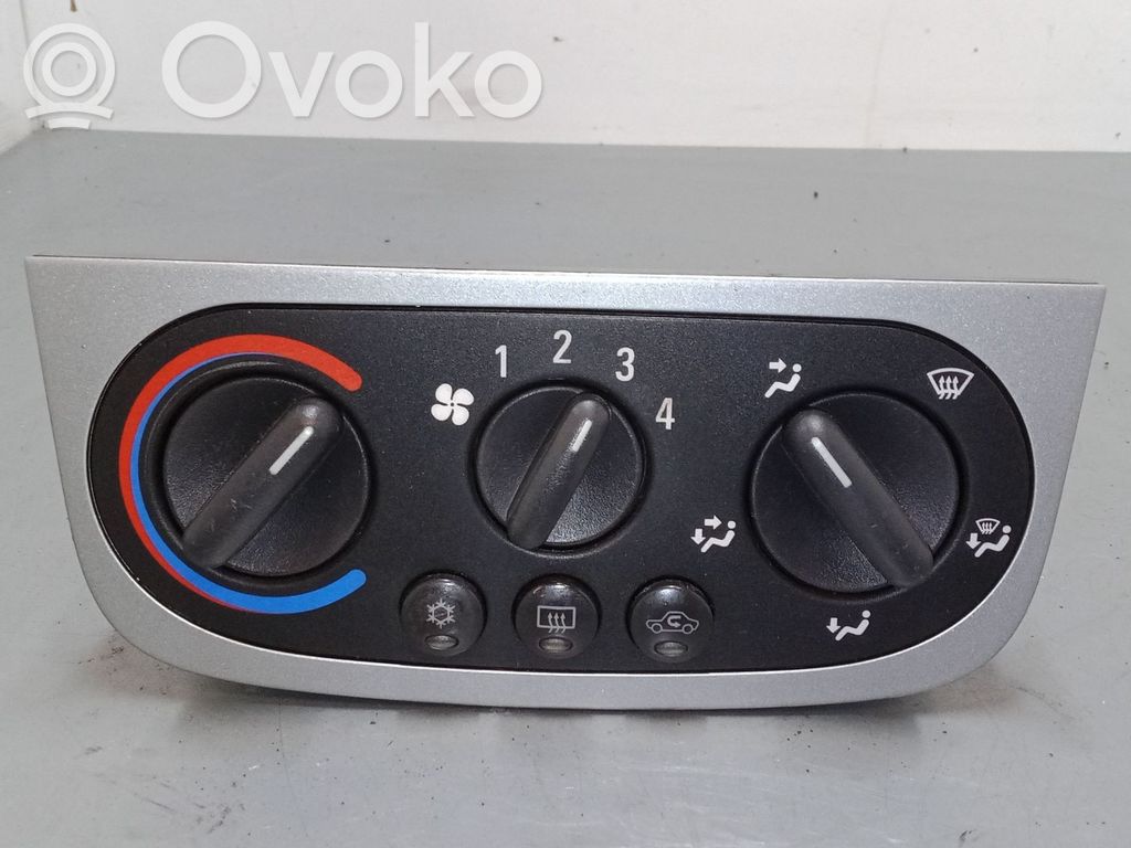 Opel Tigra B Air conditioner control unit module 