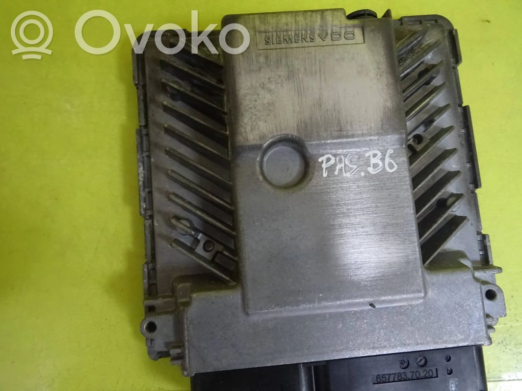 Volkswagen PASSAT B6 Engine control unit/module 