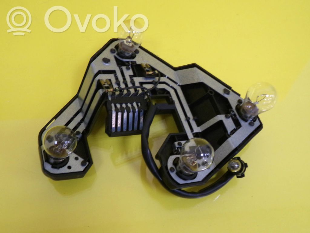 Audi A4 S4 B5 8D Takavalon polttimon suojan pidike 