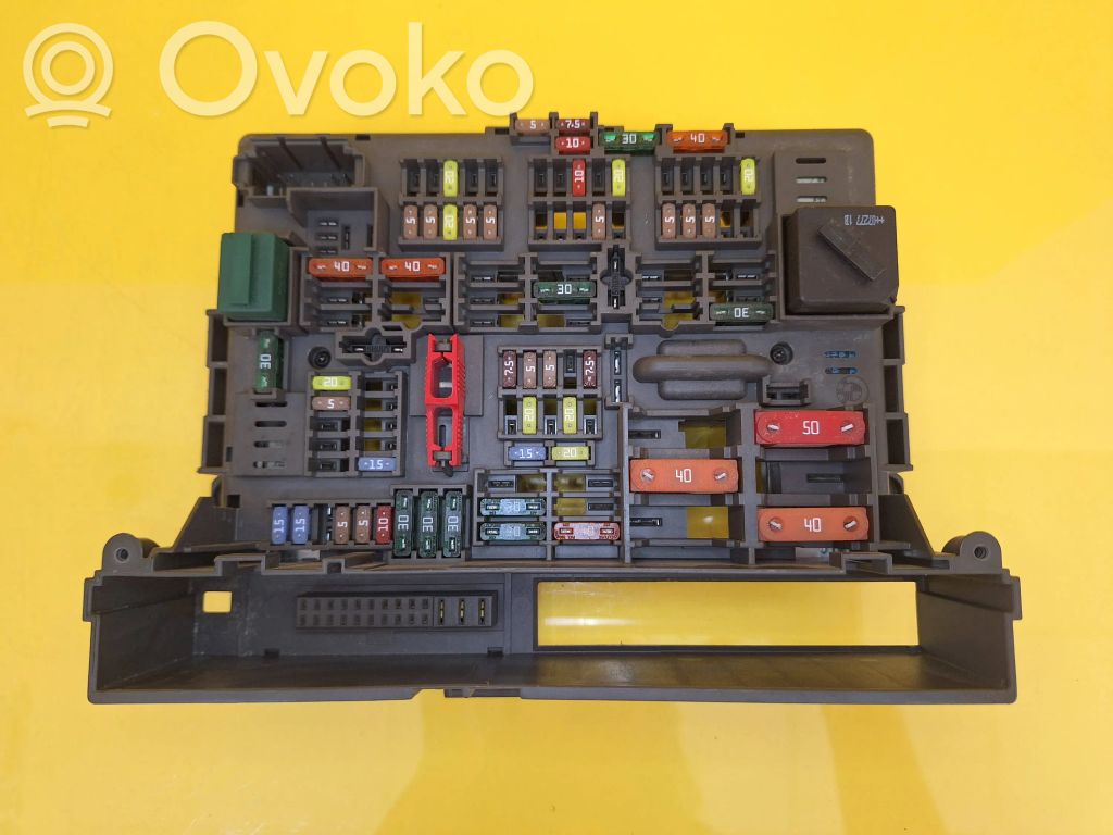 Fuse box set   10688710