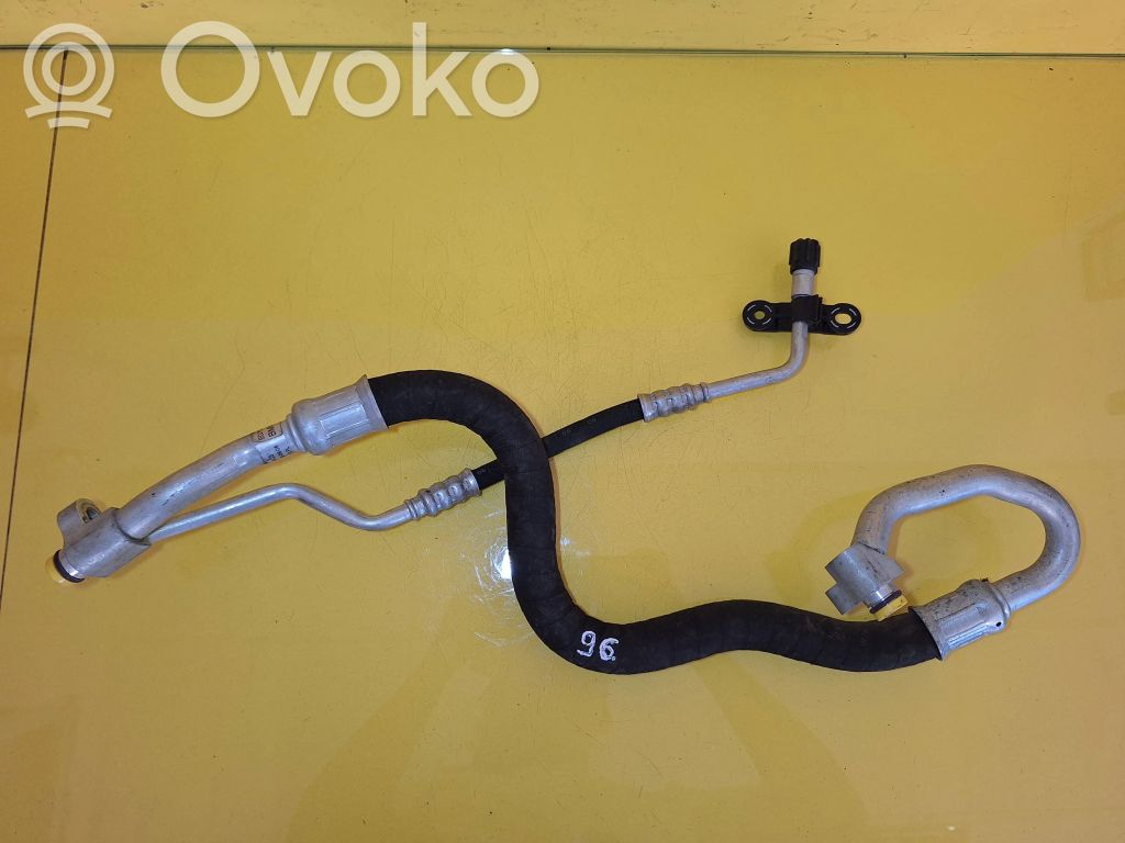 BMW 1 E81 E87 Ilmastointilaitteen putki (A/C) 