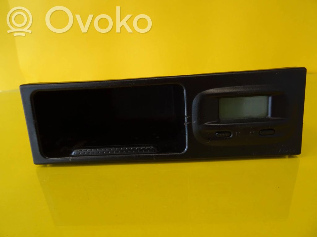 Mazda 323 F Screen/display/small screen 