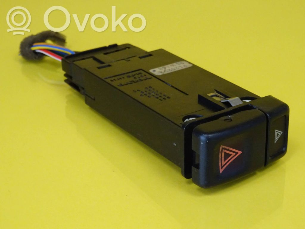 Hazard light switch   9125204
