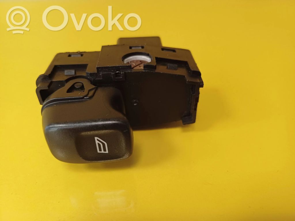Electric window control switch   8685288