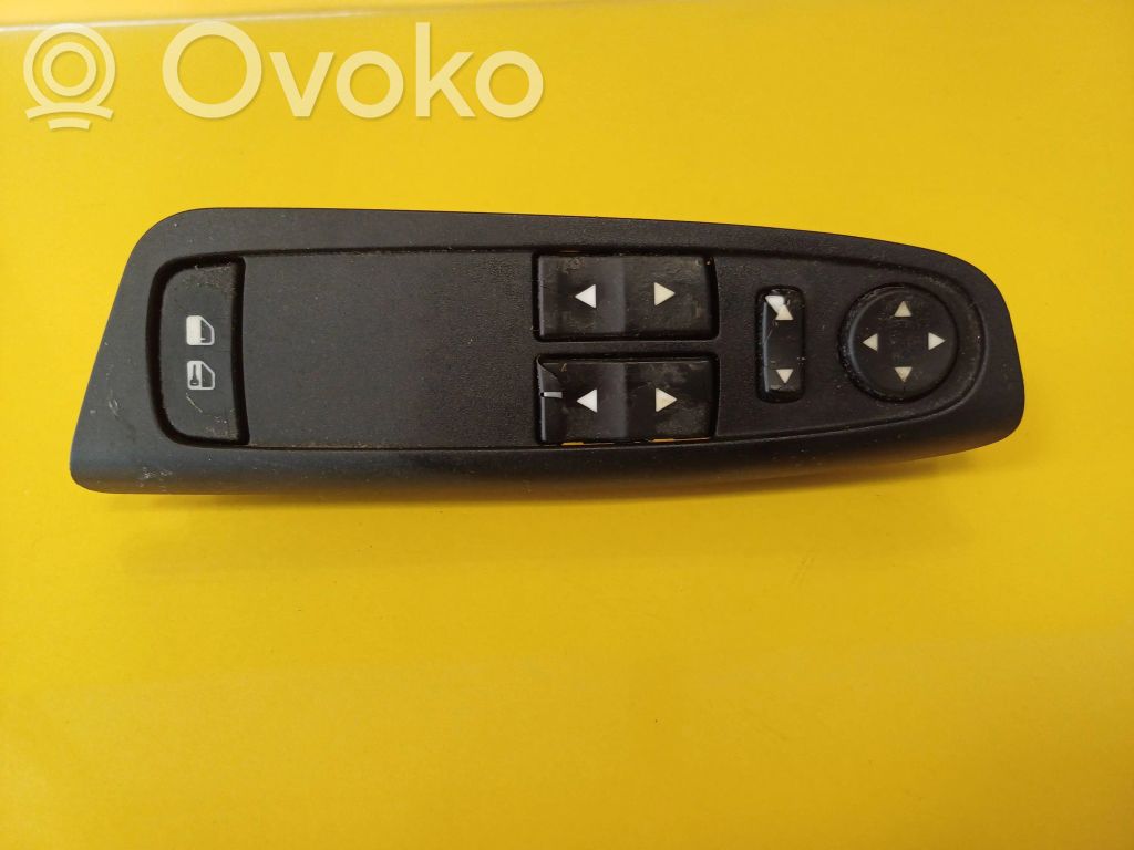 Electric window control switch   B569