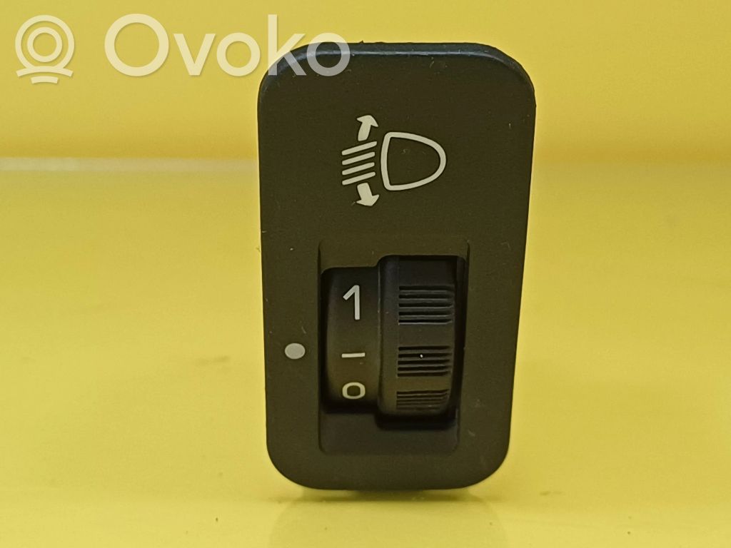 Peugeot 206 Headlight level height control switch 