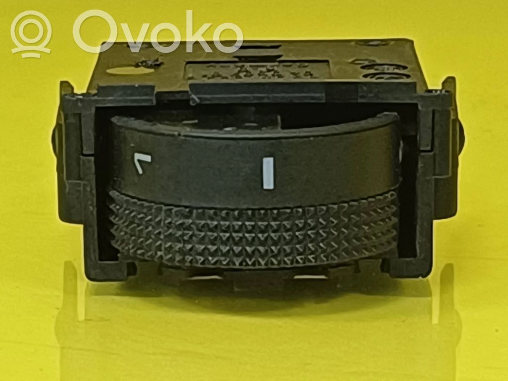 Volkswagen Golf III Headlight level height control switch 