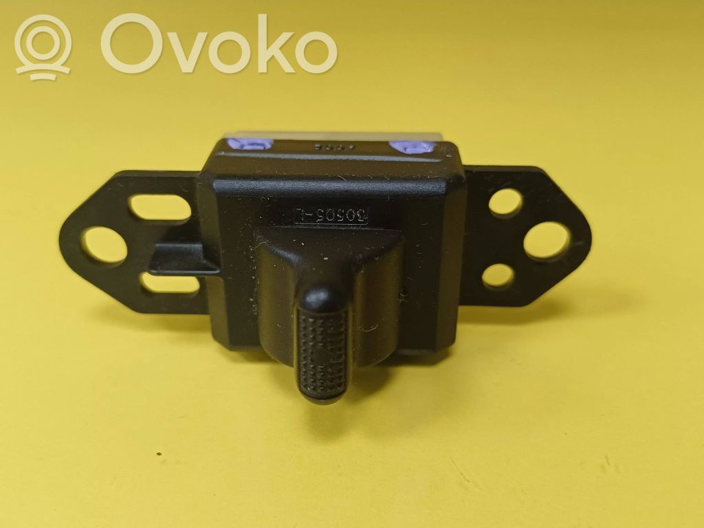 Electric window control switch   04685727AA