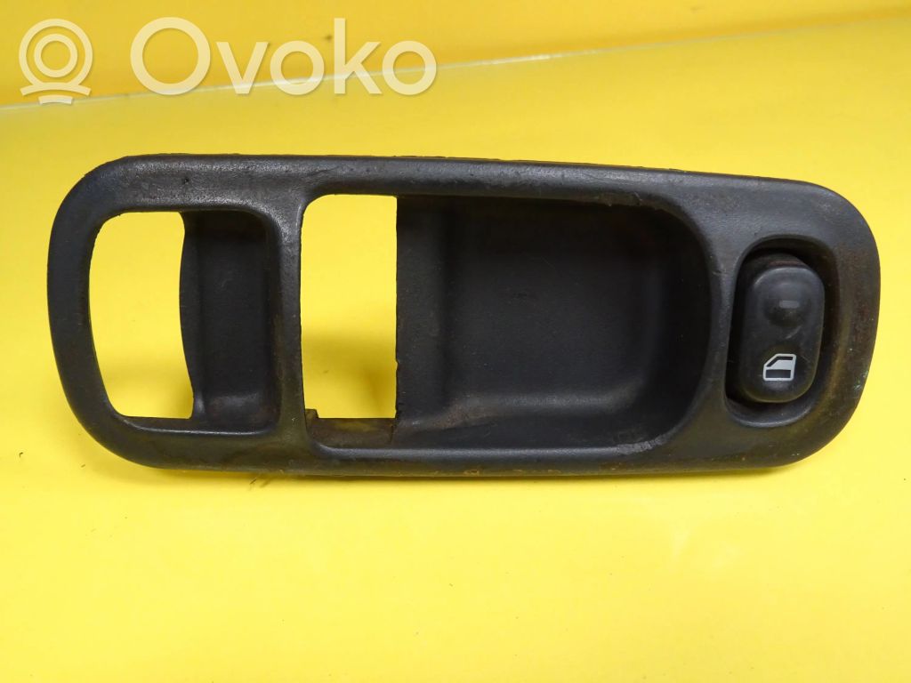 Nissan Primera Electric window control switch 