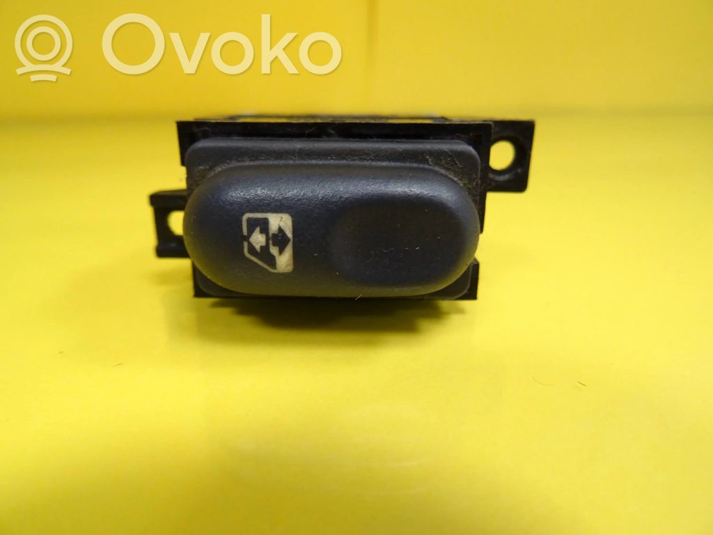 Electric window control switch   7700875679