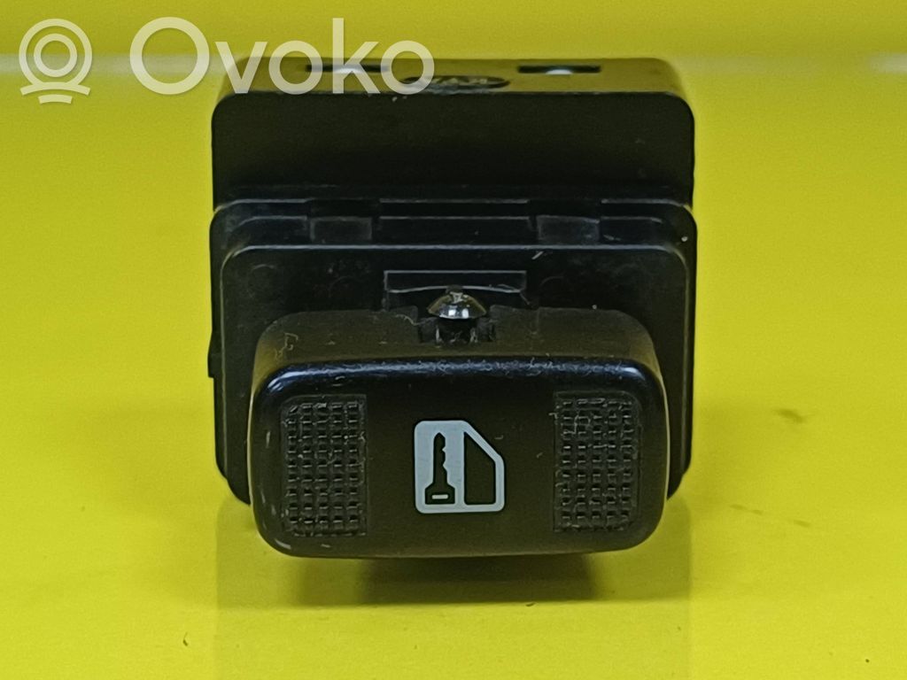 KIA Carnival Botón interruptor de bloqueo de puertas 