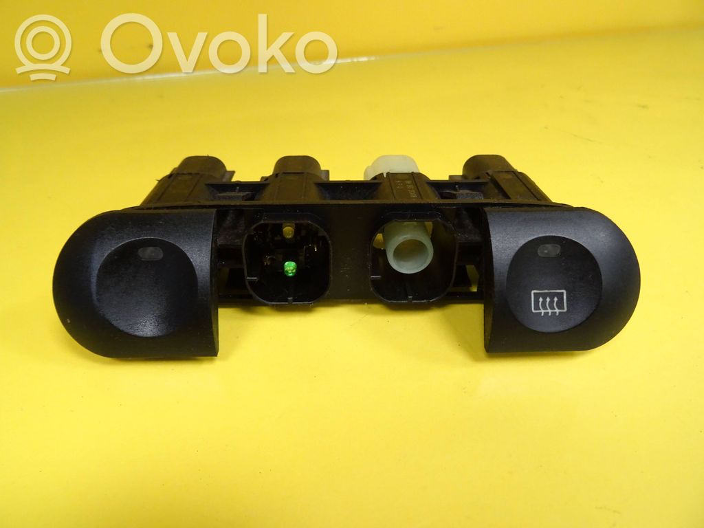 Renault Megane I Windscreen/window heater switch 
