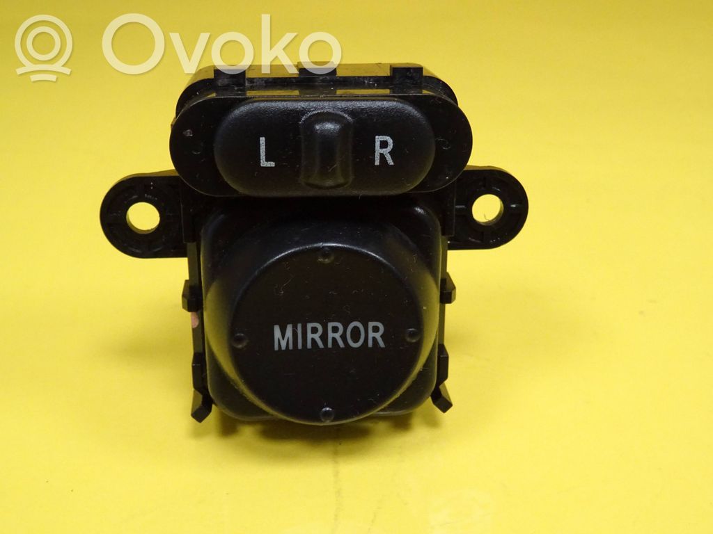 Wing mirror switch   SJDE010M1