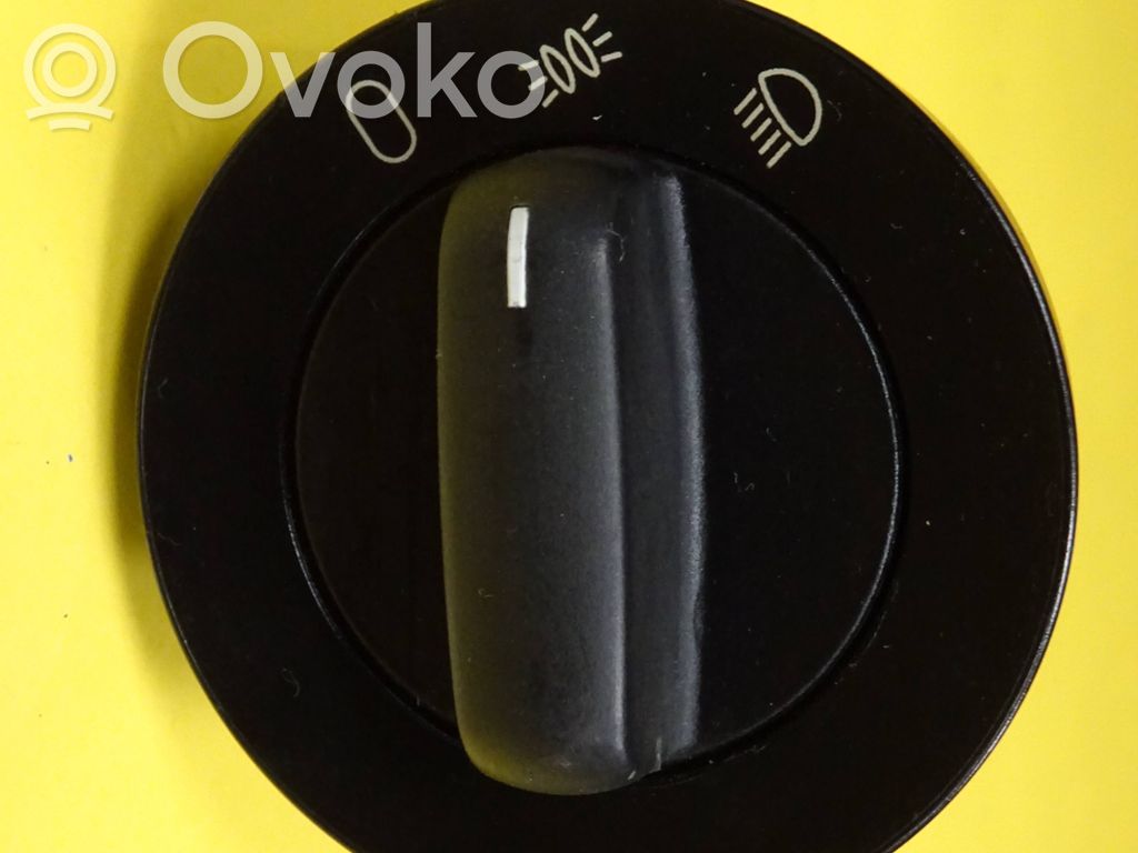 Light switch   61318363684,549392022,8363684