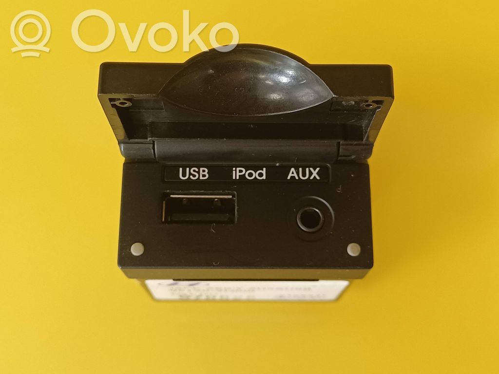 Hyundai i30 USB-pistokeliitin 
