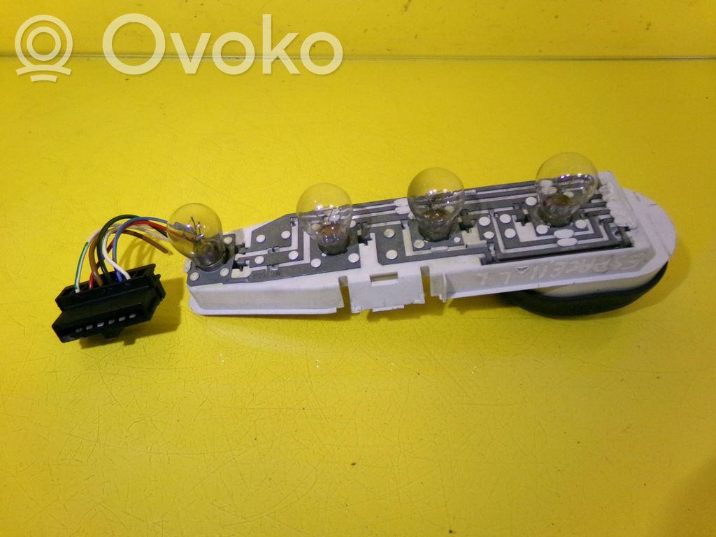 Renault Espace II Takavalon polttimon suojan pidike 