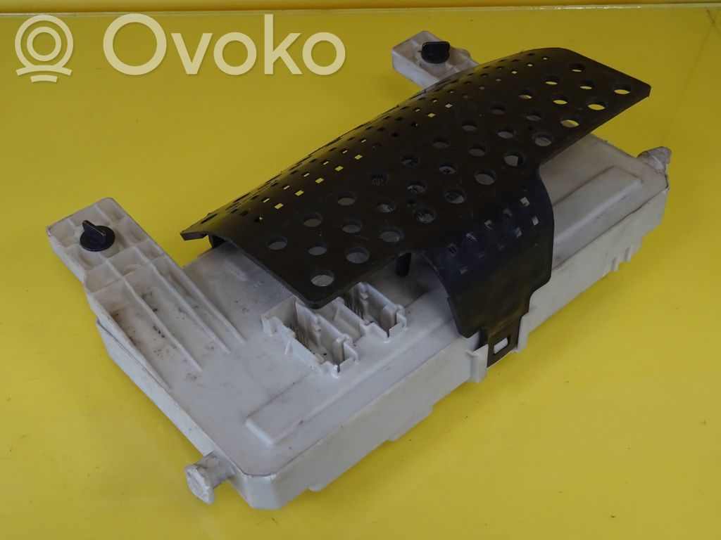 Fuse module   7M5T14A073DC