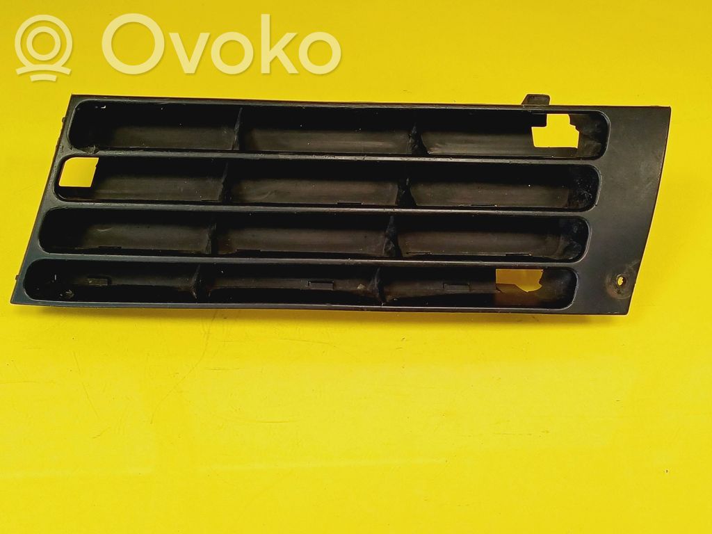 Audi A4 S4 B5 8D Etupuskurin alempi jäähdytinsäleikkö 