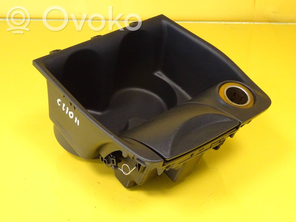 Renault Clio II Auton tuhkakuppi 