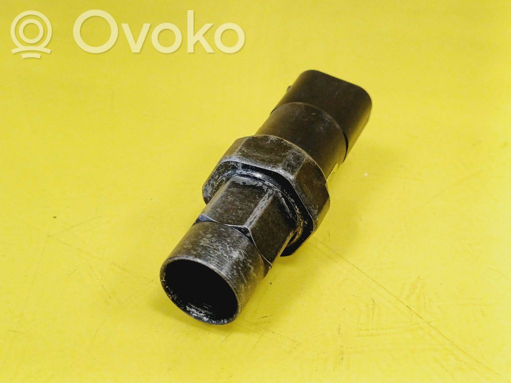 BMW 3 E36 Air conditioning (A/C) pressure sensor 