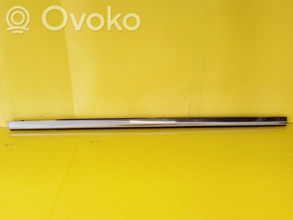 Jeep Grand Cherokee (WJ) Rear door glass trim molding 