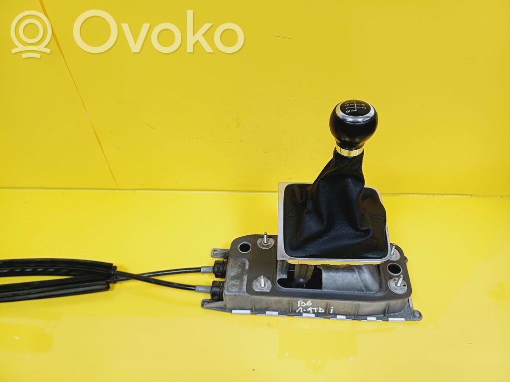 Volkswagen PASSAT B6 Lewarek zmiany biegów / górny 