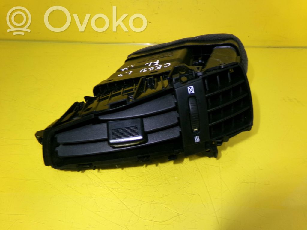 KIA Ceed Boczna kratka nawiewu deski rozdzielczej 