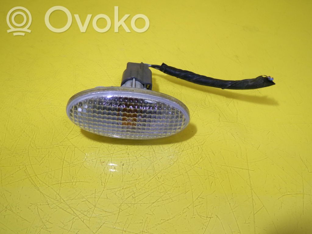 Front fender indicator light   P2829