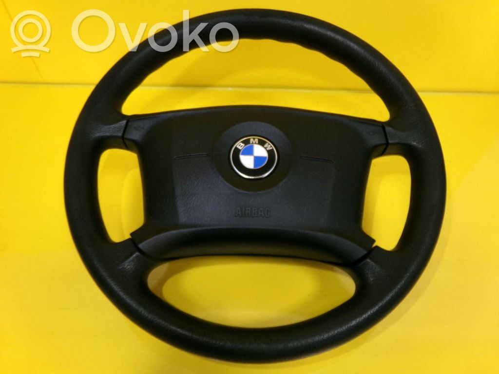 Steering wheel   6753948
