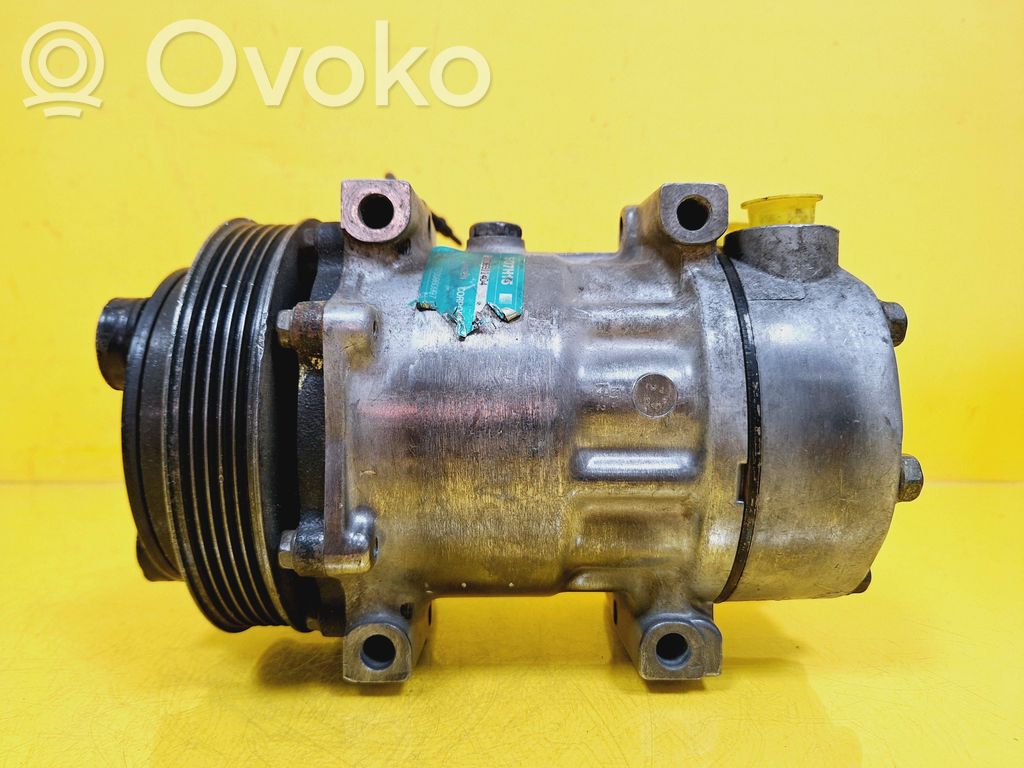 Renault Twingo I Air conditioning (A/C) compressor (pump) 