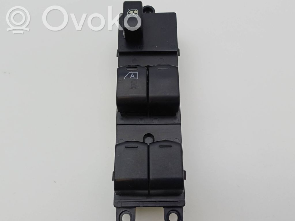 Nissan Note (E11) Electric window control switch 