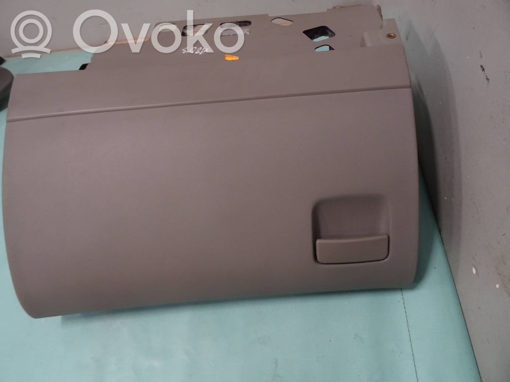 Audi A8 S8 D3 4E Hansikaslokero 