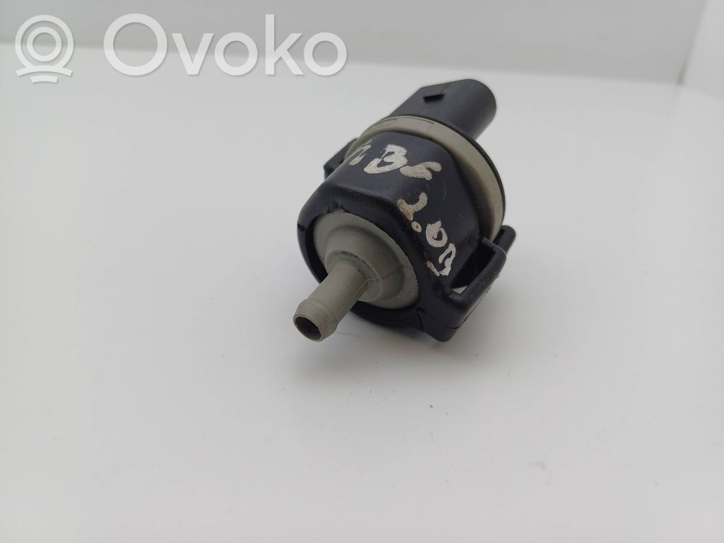 Audi A4 S4 B6 8E 8H Valvola di depressione (usato) 