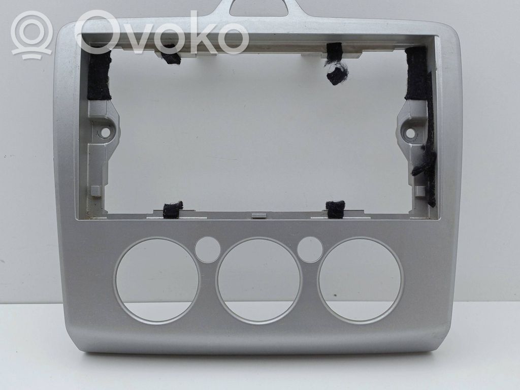 Ford Focus Radio/GPS head unit trim 