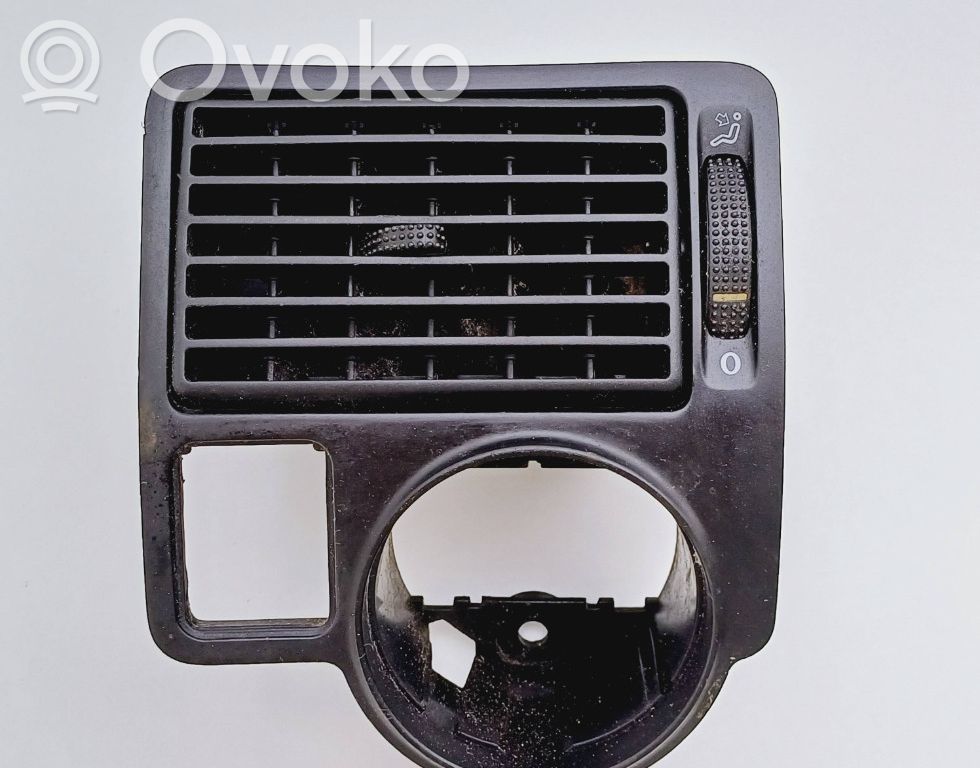 Volkswagen Golf IV Boczna kratka nawiewu deski rozdzielczej 
